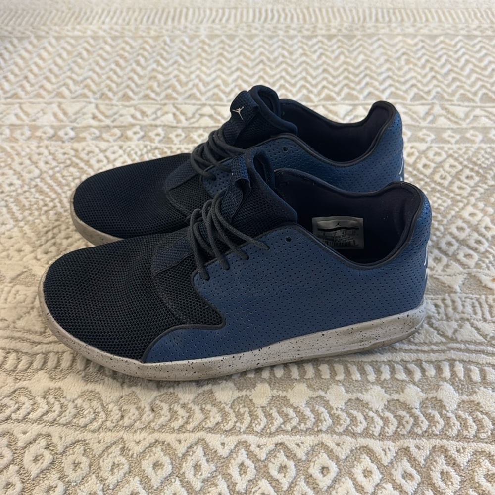 Jordan Air Men’s size 8 Sneakers navy